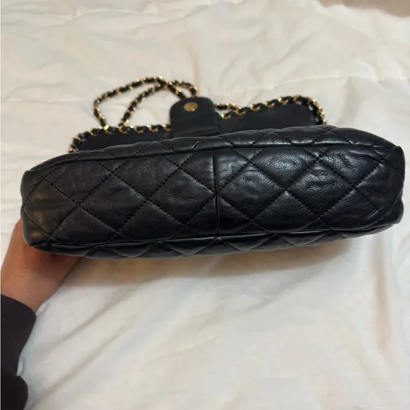 Black calfskin leather Chanel shoulder bag, gold hardware all round series 15 - Picture 8 of 15